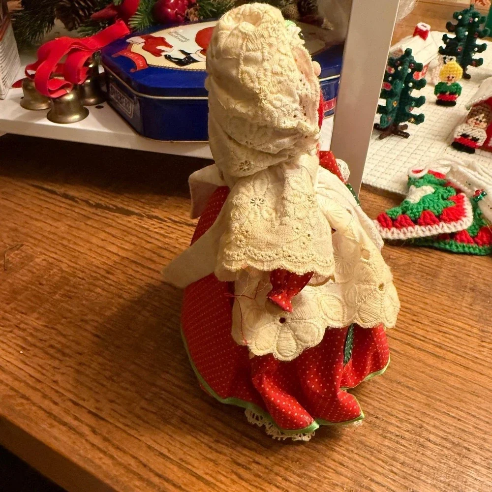 Vintage 1984 Apple Cheeks Lady Sally Spartan Holiday Christmas doll.